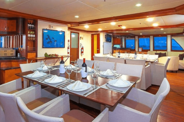 Avalon Waterways Treasure of Galapagos Dining Room.png